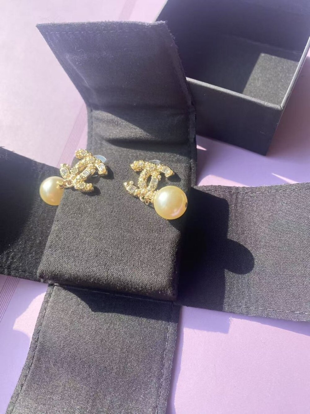 ✨ Chanel CC Pearl Drop Earrings ✨ - Picture 6 of 8